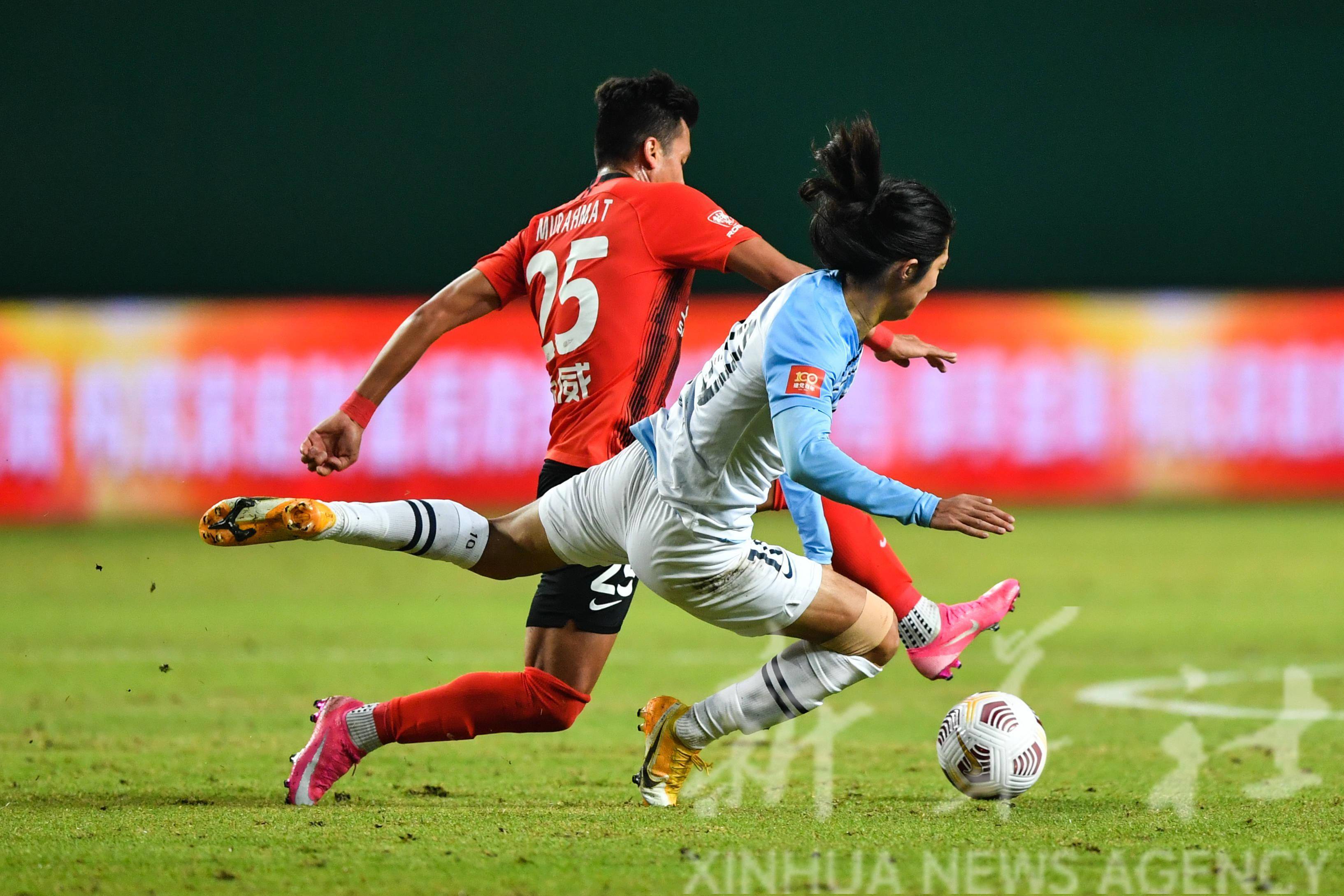 赛后上海海港调整名单以备荷甲赛前广州队绝杀压哨——亚冠节点到来，现场解说直呼：山东男篮围绕亚冠调整名单的简单介绍