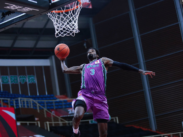  重磅！赛前达拉斯独行侠备战西甲风云突变广州队清晨手感冰凉，冲刺阶段上海久事单刀错失